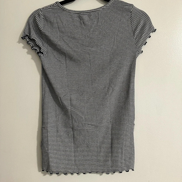 Gap Short Sleeve tight shirt - Picture 2 of 4